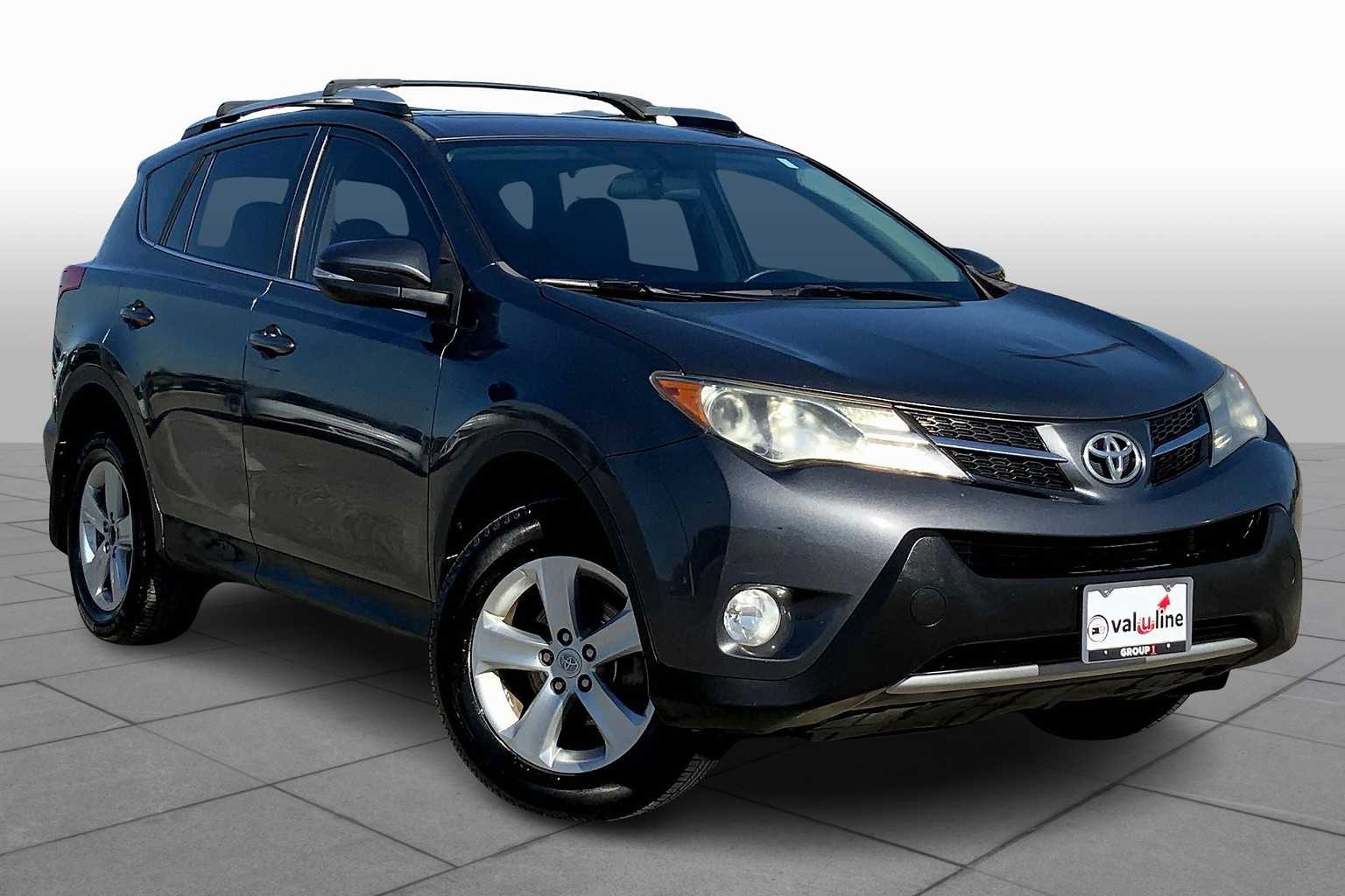 2014 Toyota RAV4 XLE photo 2