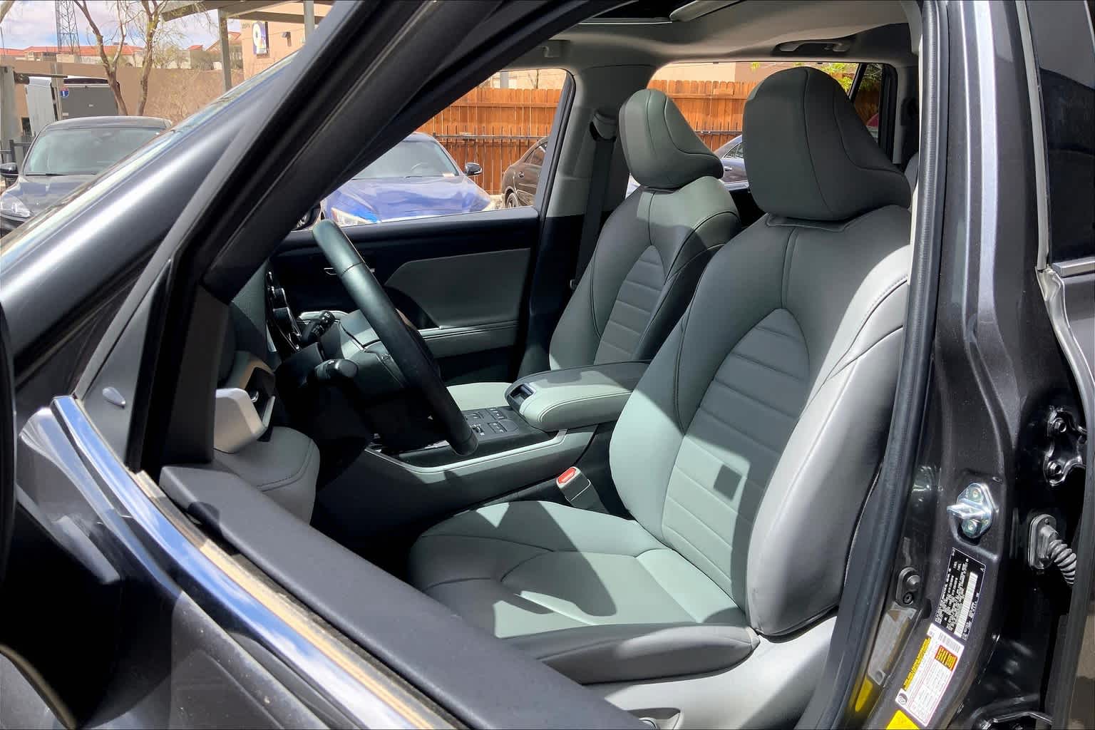2022 Toyota Highlander XLE photo 12