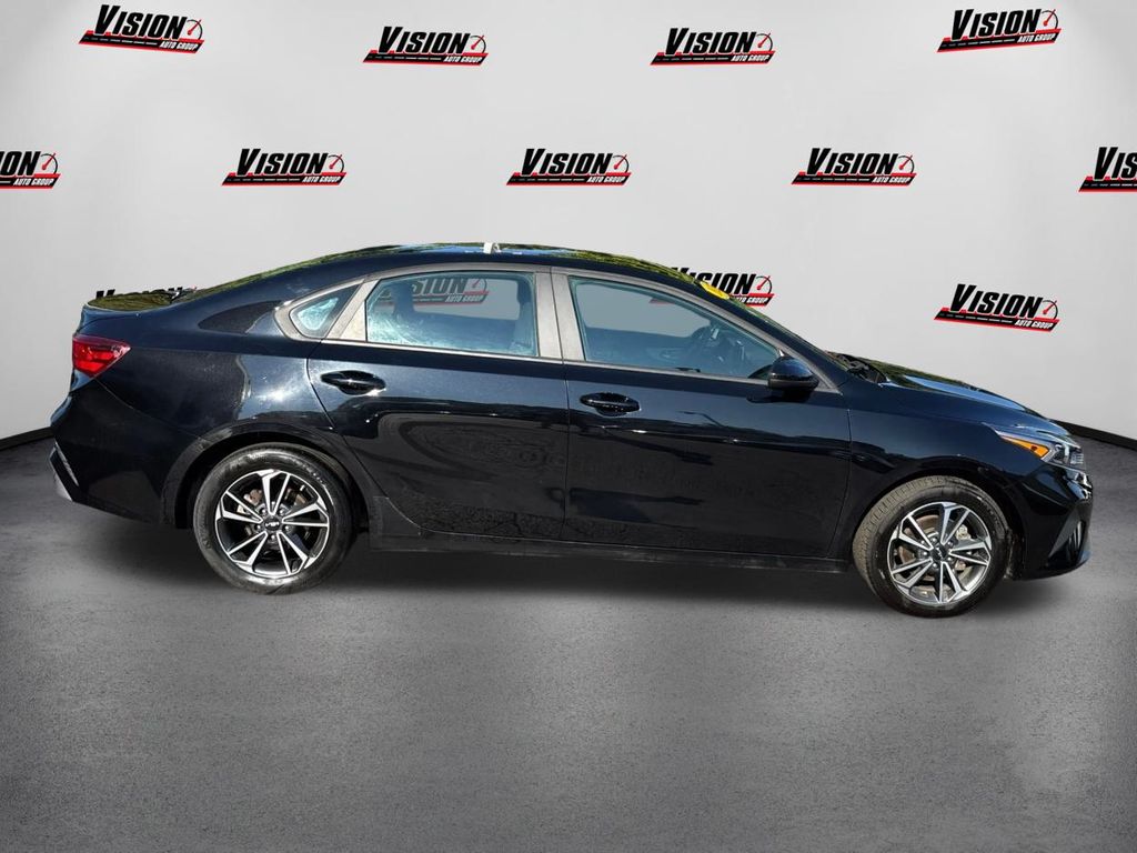 2023 Kia Forte LXS photo 4