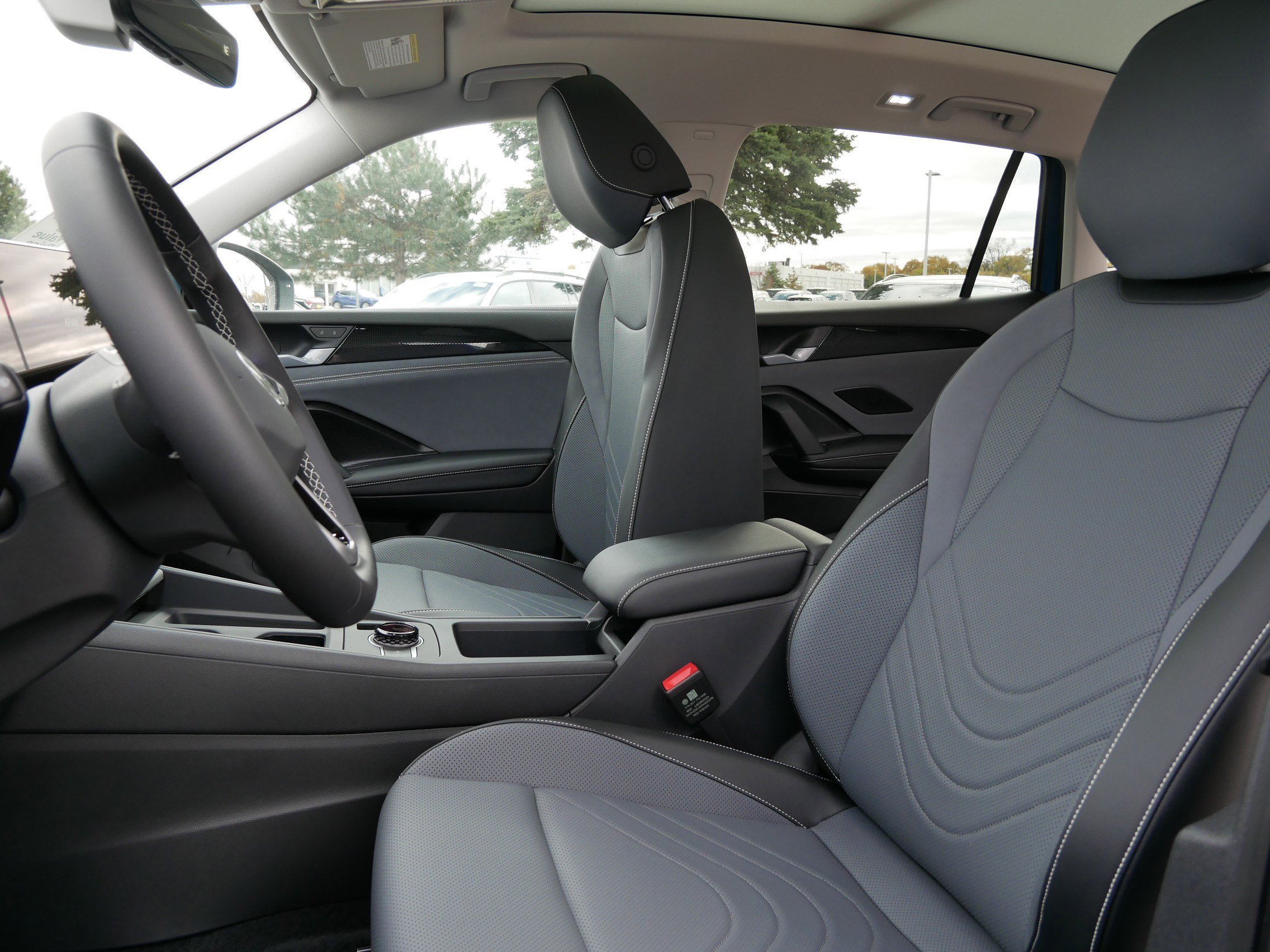 2026 Volkswagen Tiguan SE photo 4