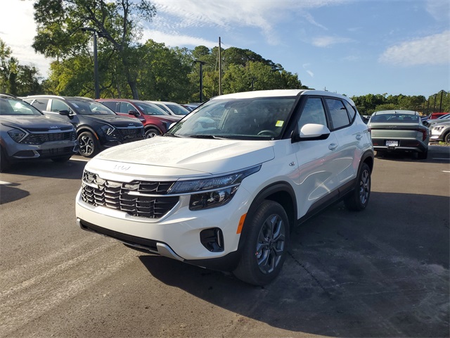2025 Kia Seltos LX photo 4