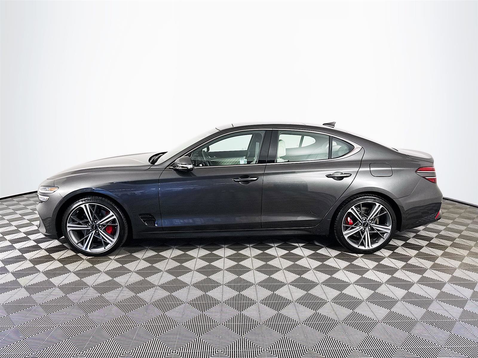 2025 Genesis G70 3.3T Sport Prestige photo 4