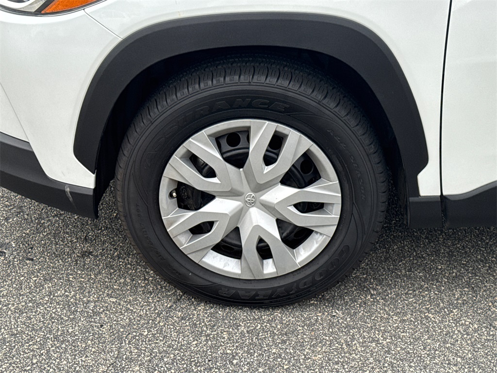 2022 Toyota Corolla Cross L photo 10