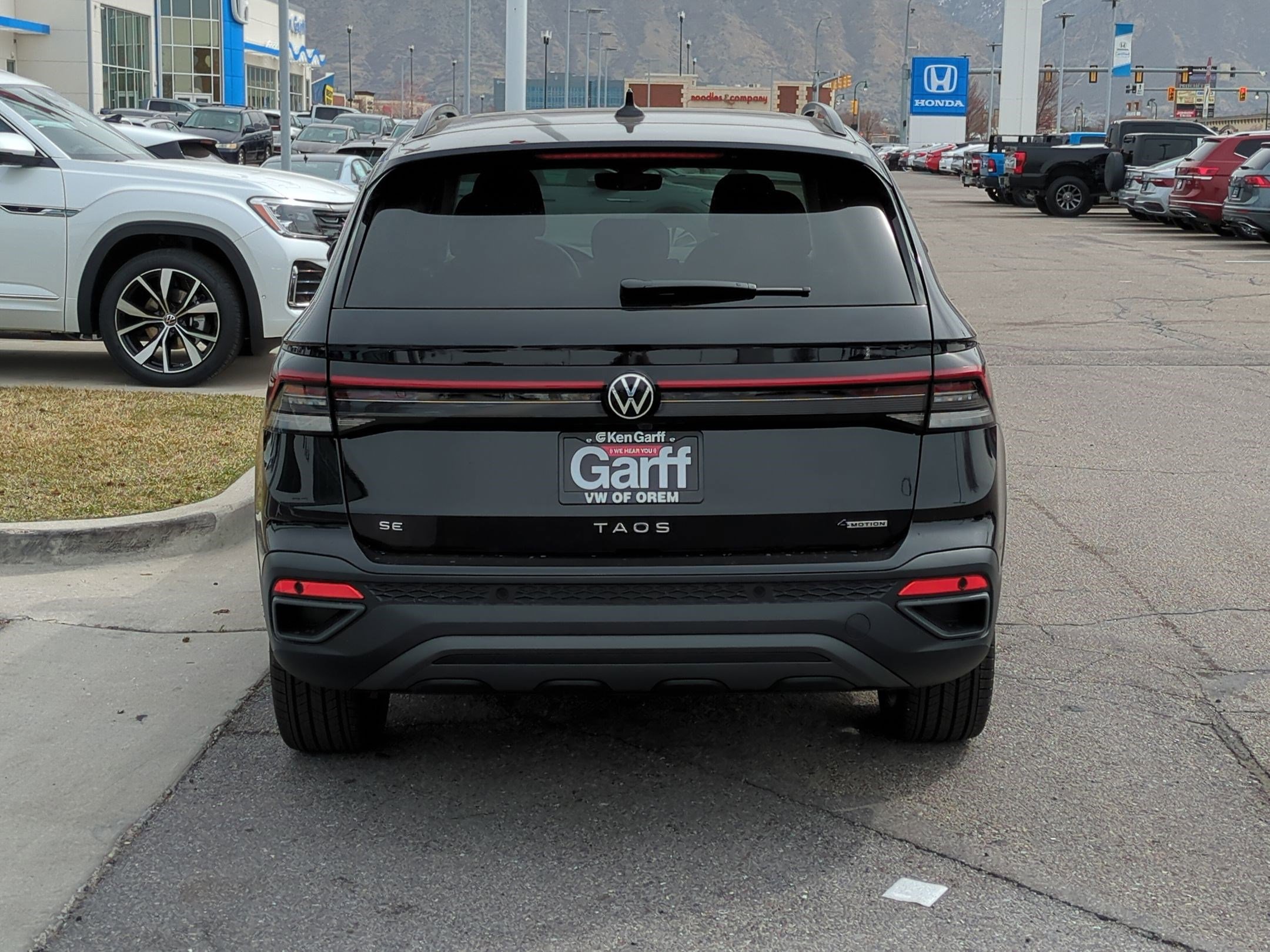 2025 Volkswagen Taos SE photo 4