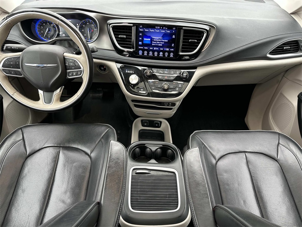 2017 Chrysler Pacifica Limited photo 3