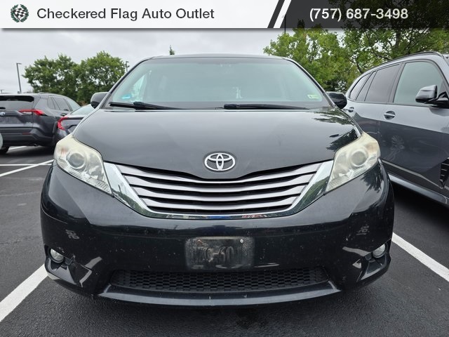 2015 Toyota Sienna XLE photo 2