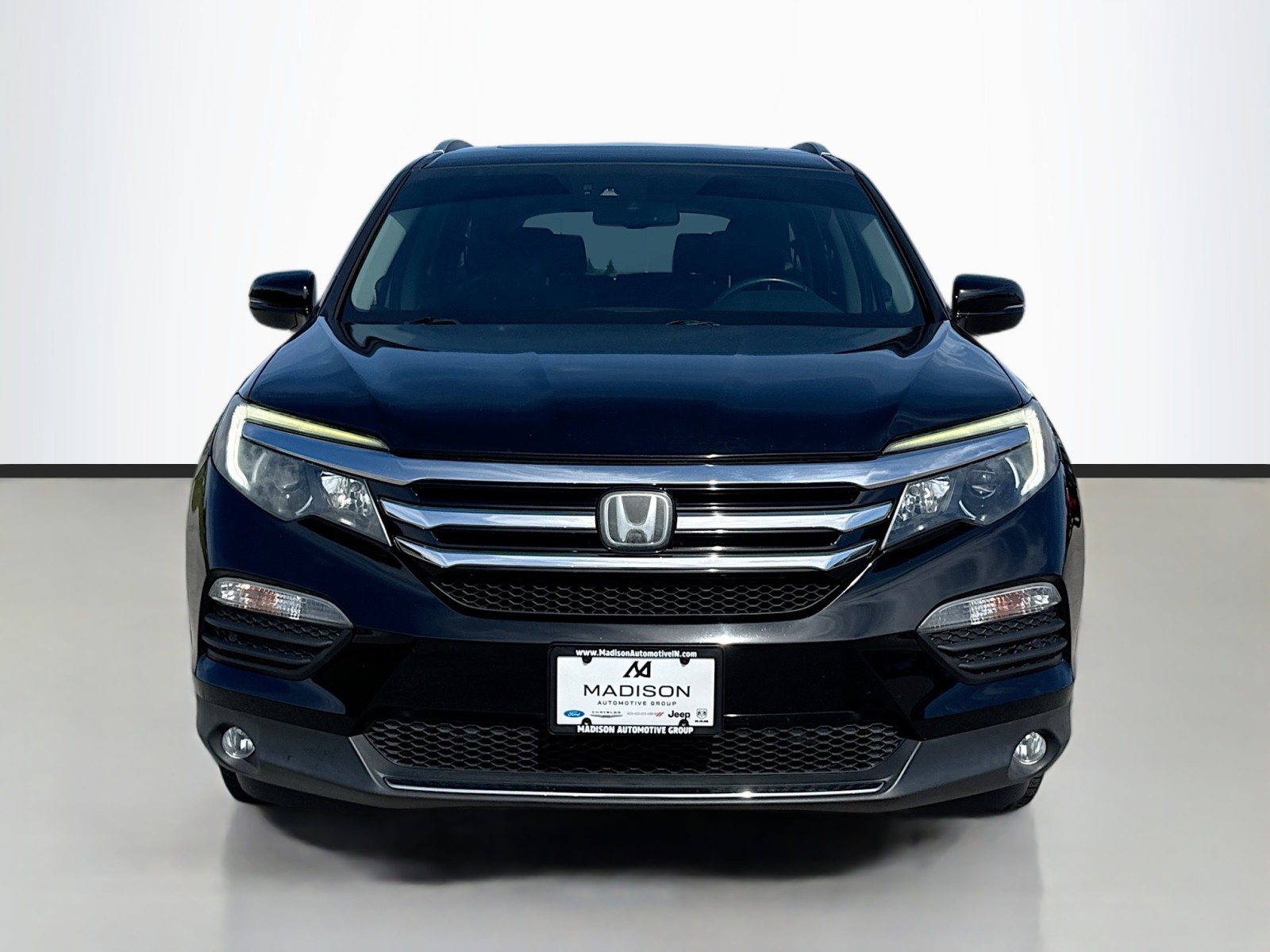 2018 Honda Pilot Elite photo 2