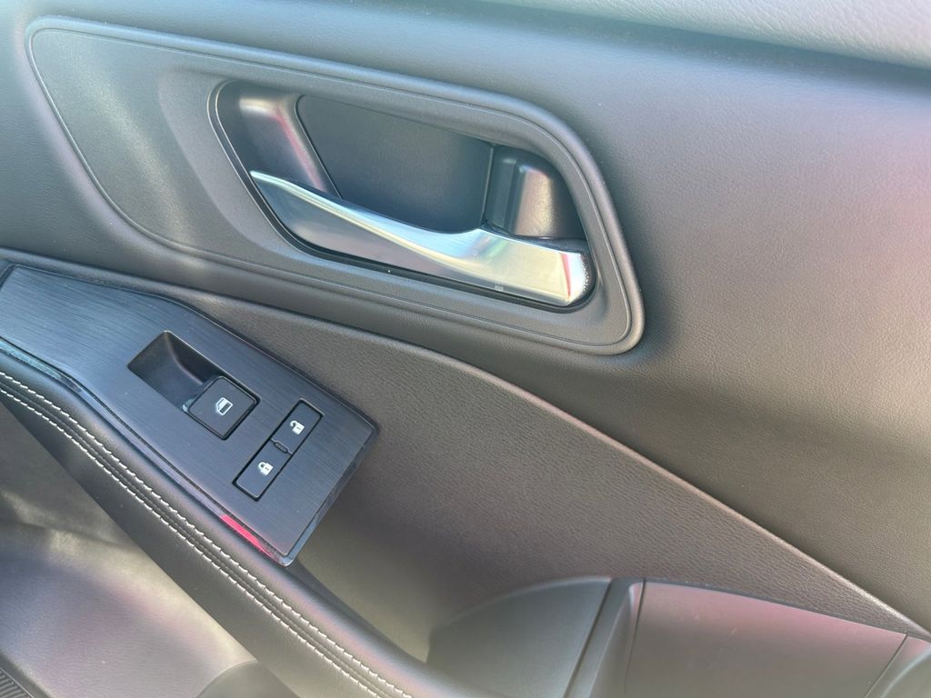 2024 Nissan Rogue SV photo 12