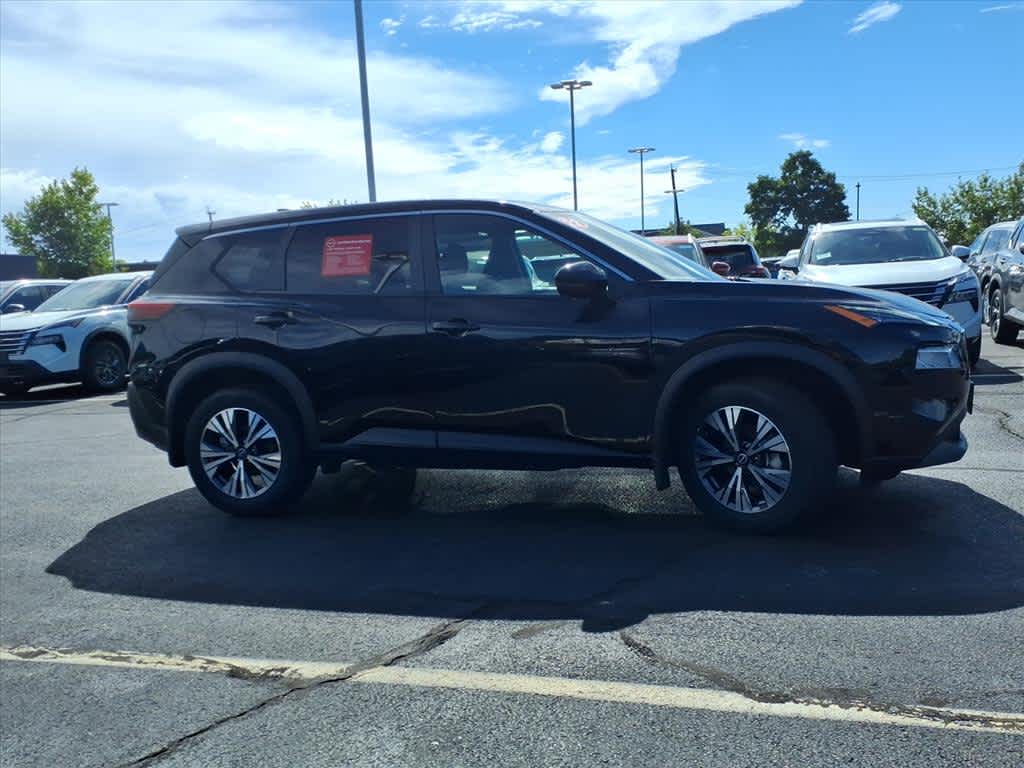 2022 Nissan Rogue SV photo 4