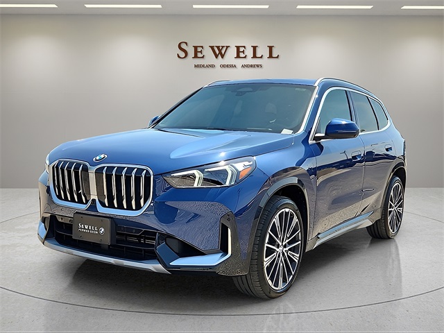 2025 BMW X1 28i's photo