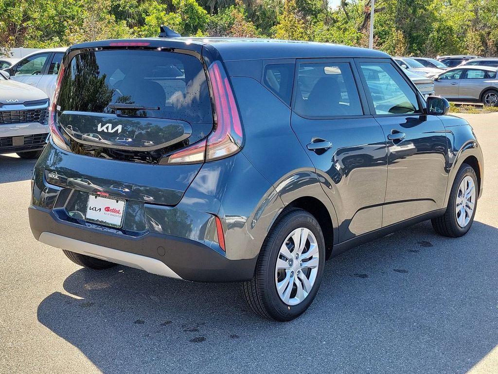 2025 Kia Soul LX S photo 5