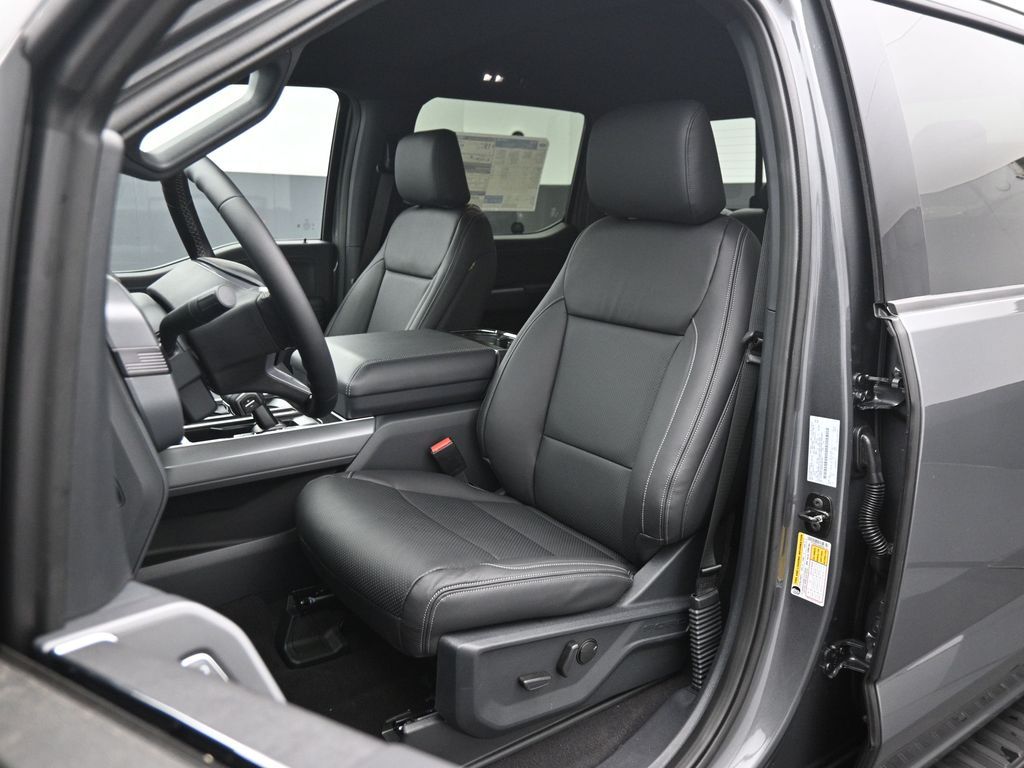 2025 Ford F-150 XLT photo 6