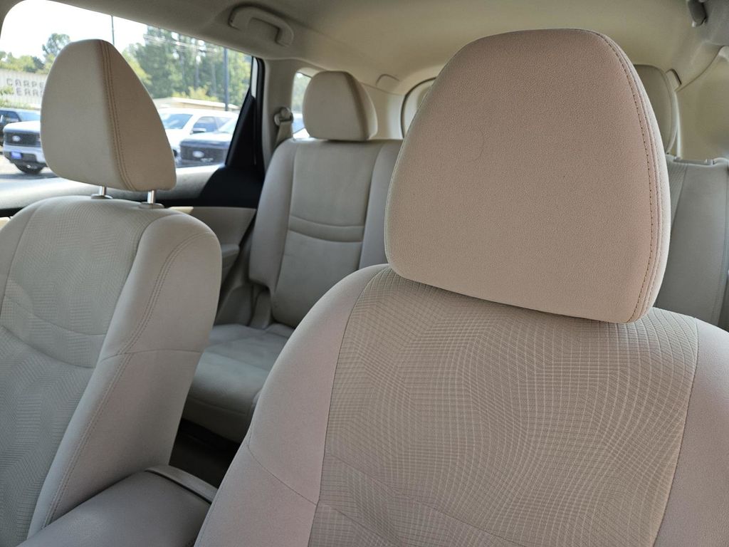 2014 Nissan Rogue S photo 18