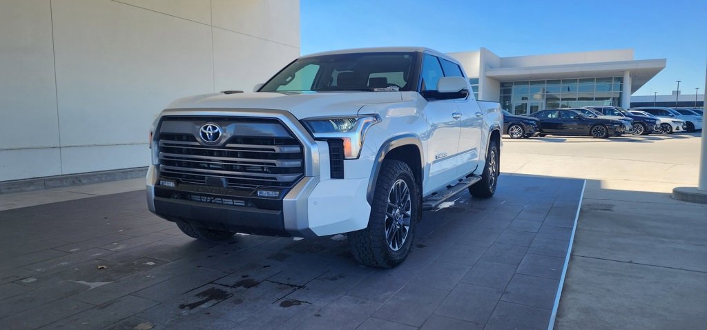 2022 Toyota Tundra Limited's photo