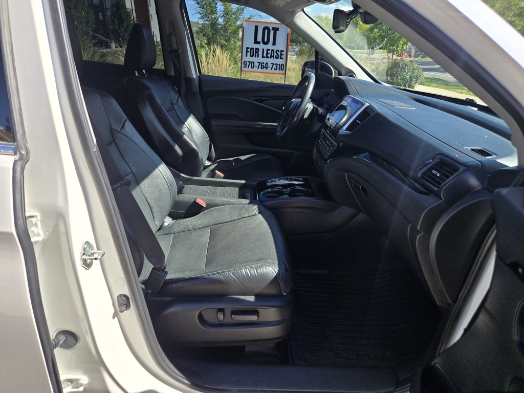 2017 Honda Pilot Elite photo 12