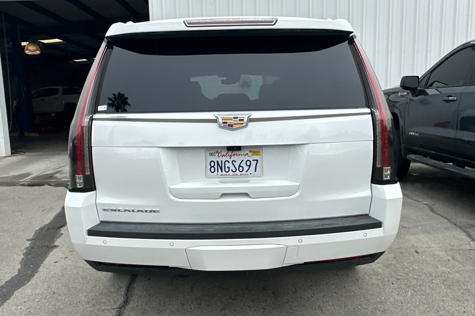 2020 Cadillac Escalade Premium Luxury photo 3