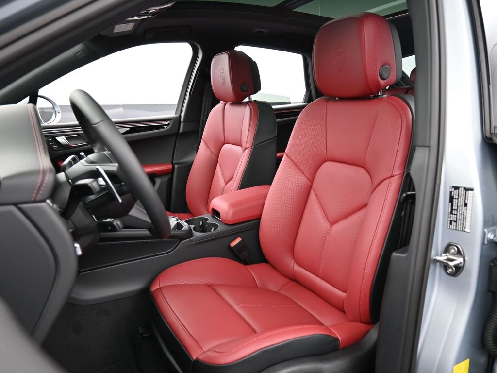 2026 Porsche Macan T photo 4