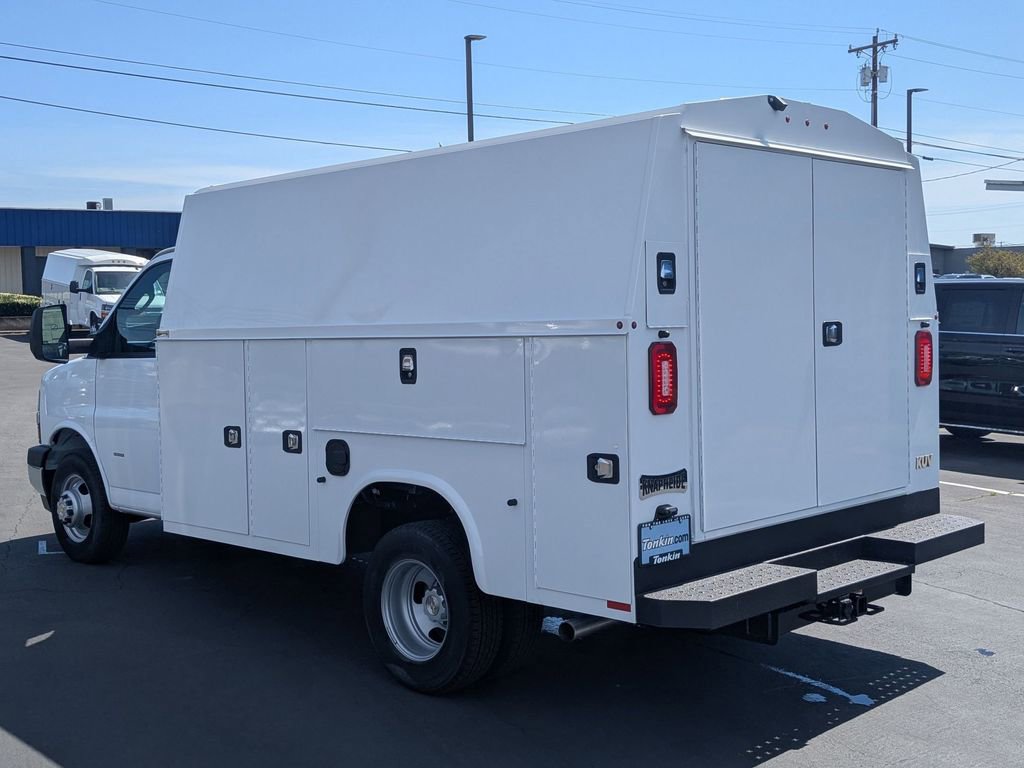 2024 Chevrolet Express Cutaway 3500 photo 4