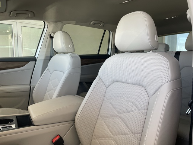 2024 Volkswagen Atlas SE photo 2