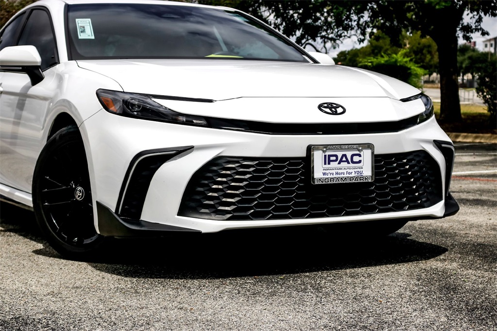 2025 Toyota Camry LE photo 2