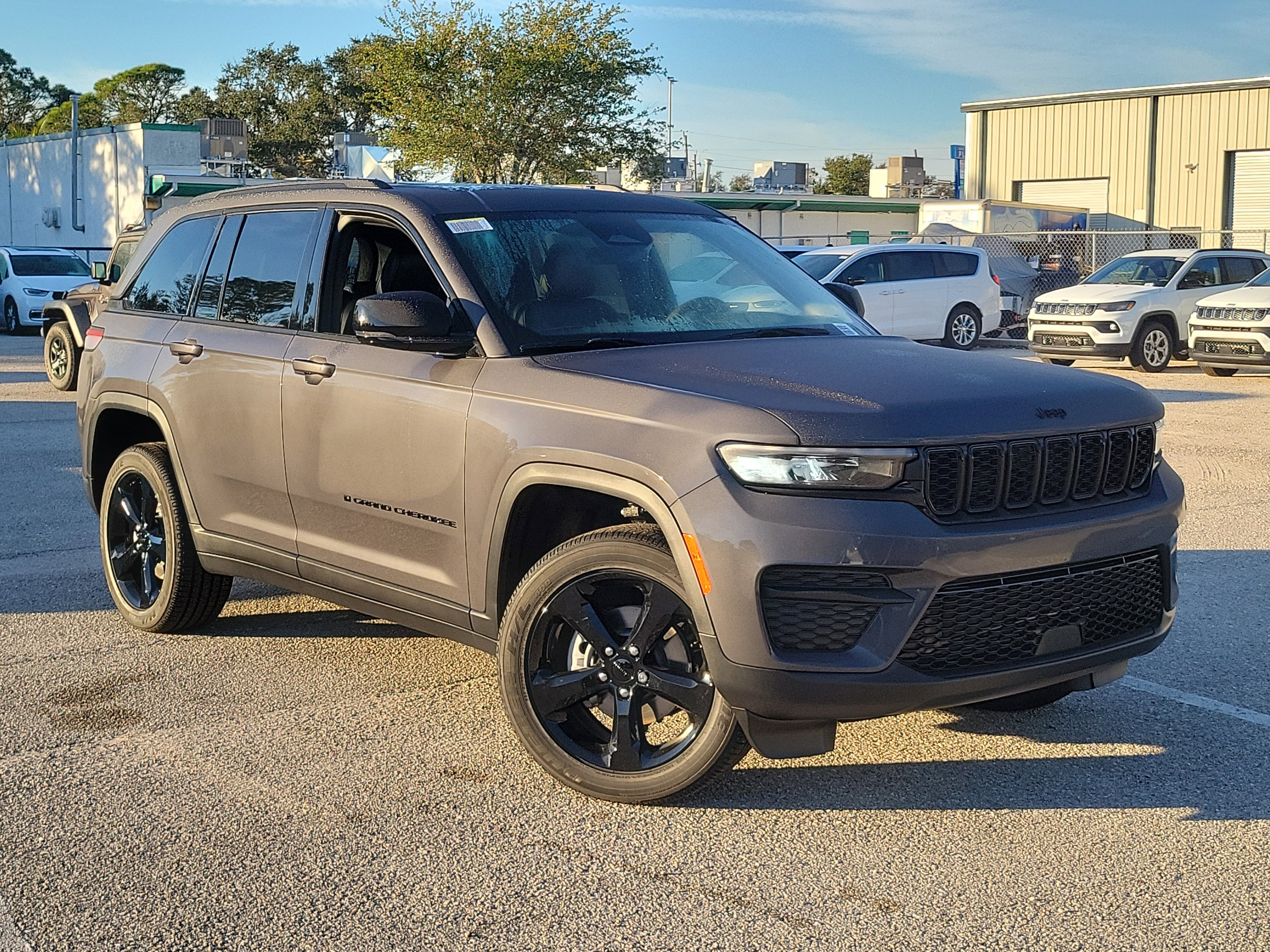 2025 Jeep Grand Cherokee Altitude's photo