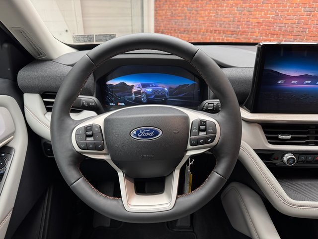 2025 Ford Explorer photo 14