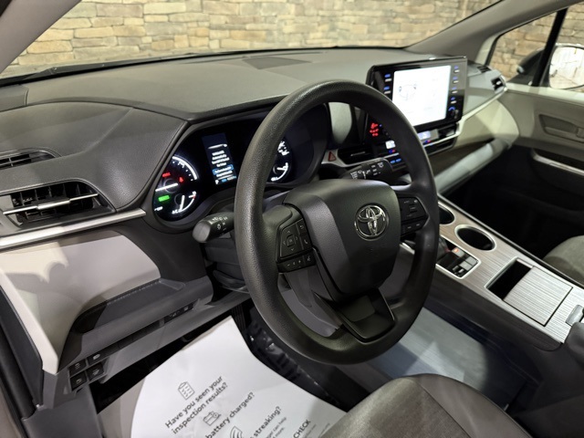 2022 Toyota Sienna LE photo 20
