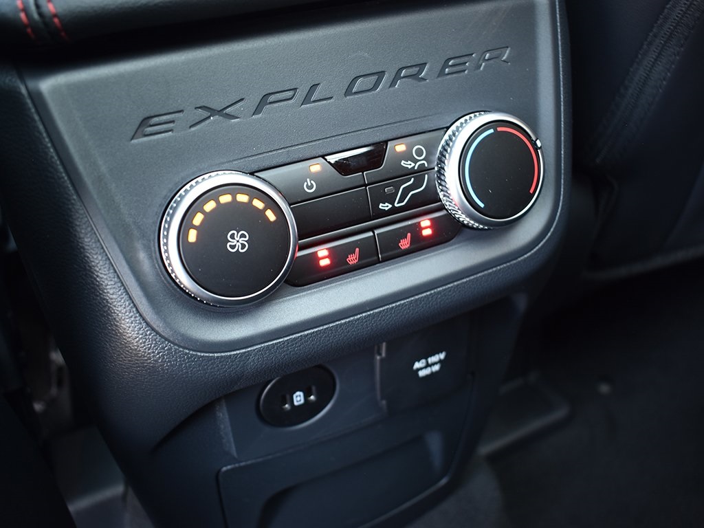 2025 Ford Explorer ST-Line photo 21