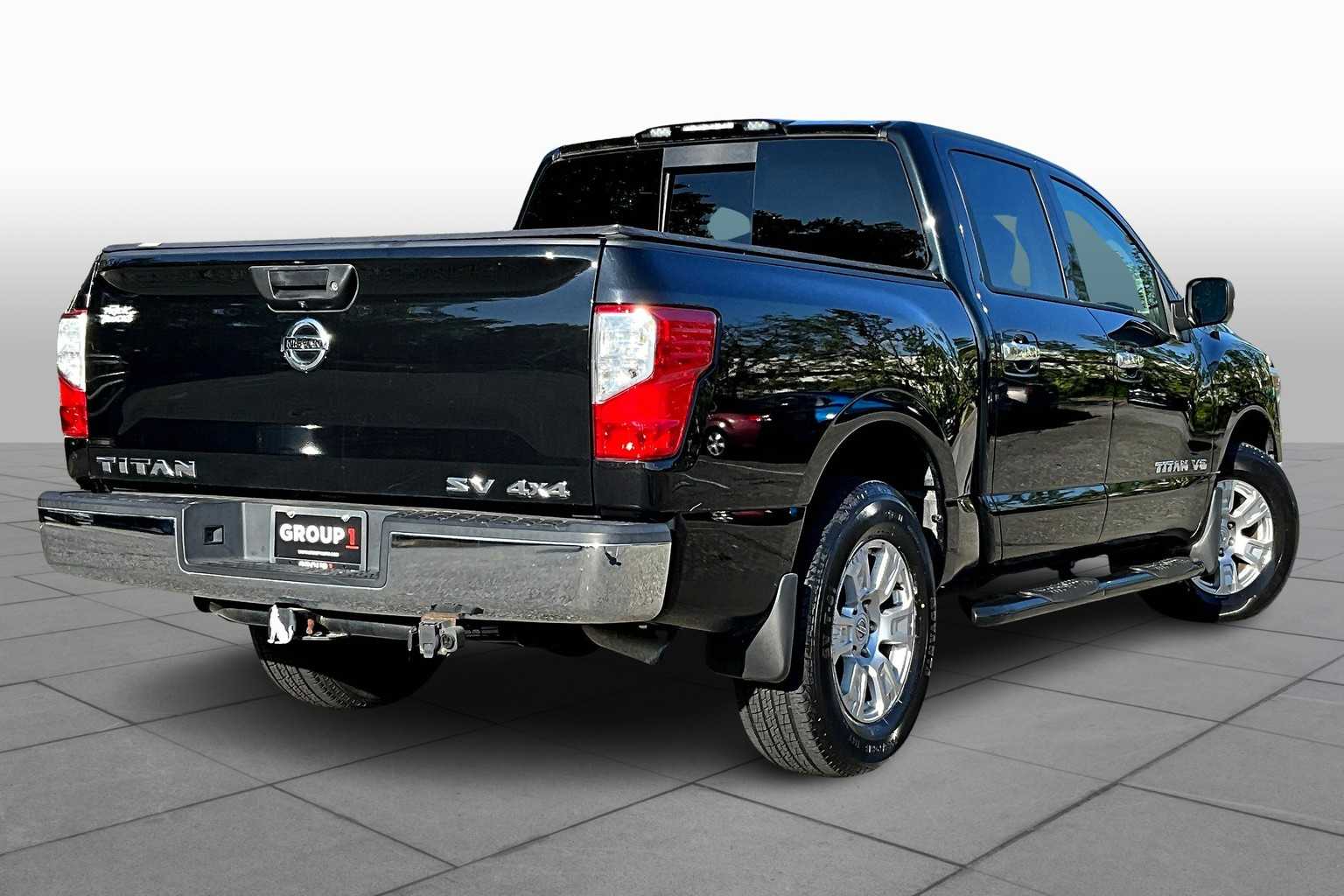 2019 Nissan Titan SV photo 11