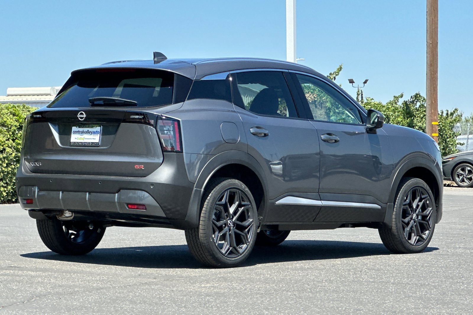 2025 Nissan Kicks SR photo 3