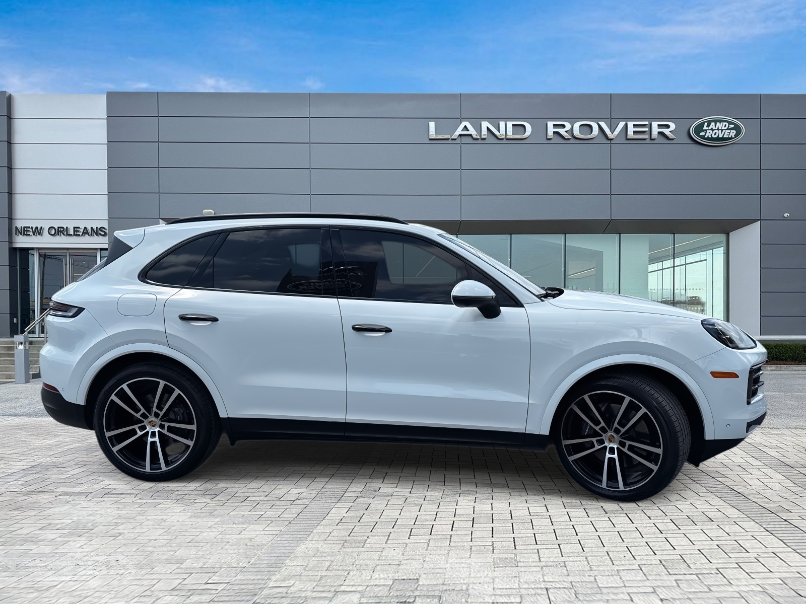 2024 Porsche Cayenne Base photo 7