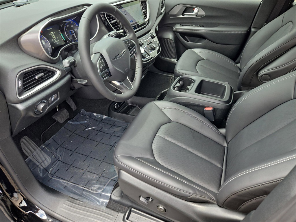 2026 Chrysler Voyager LX photo 30