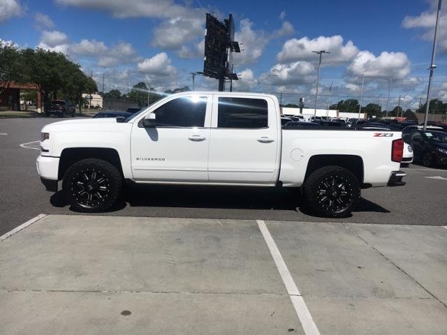 2018 Chevrolet Silverado 1500 LT photo 3