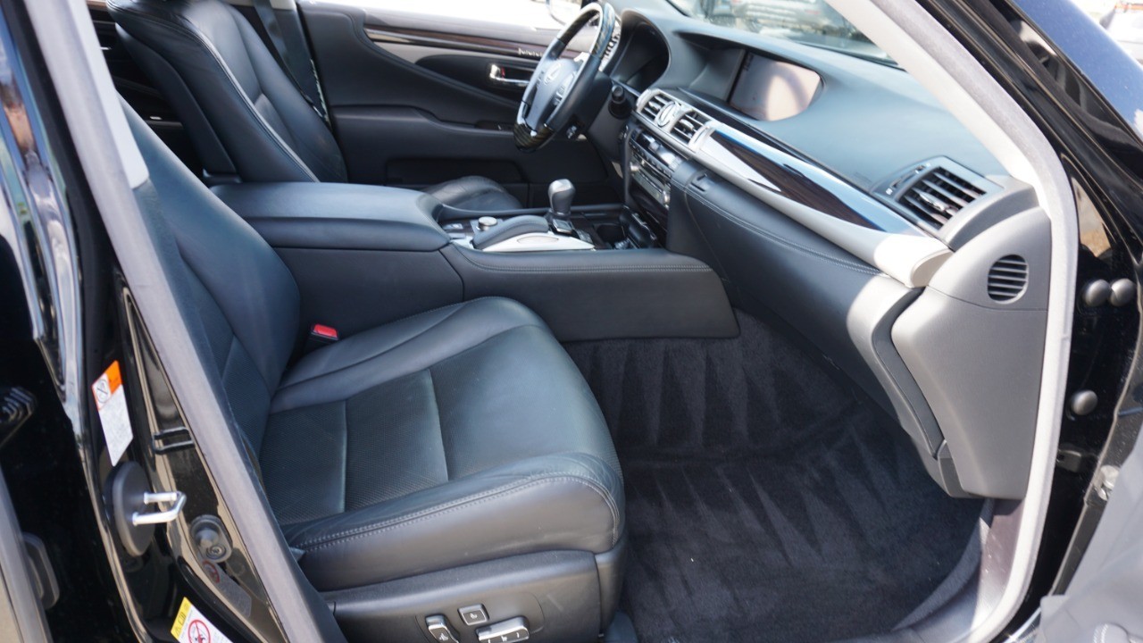 2017 Lexus LS 460 photo 12