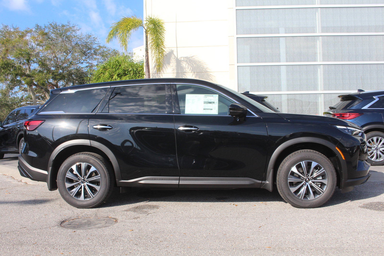 2025 Infiniti QX60 Pure photo 6