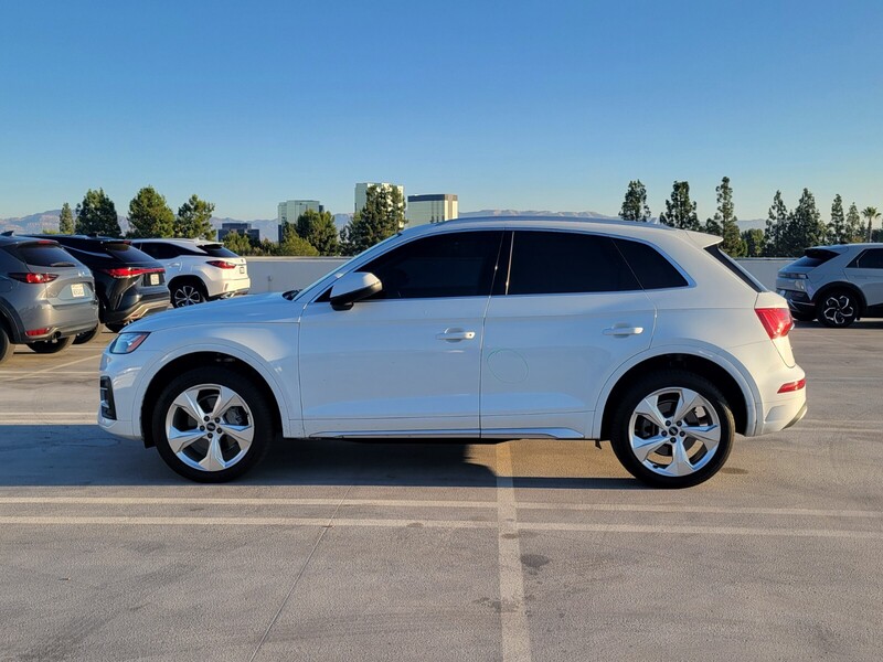 2021 Audi Q5 45 Premium Plus photo 2