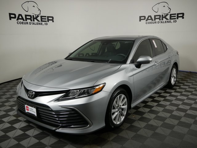2024 Toyota Camry LE's photo