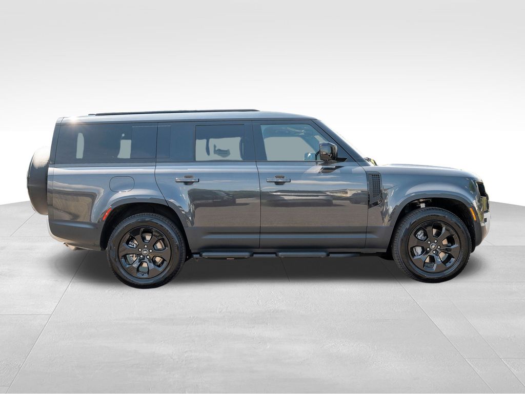 2025 Land Rover Defender 130 S photo 7