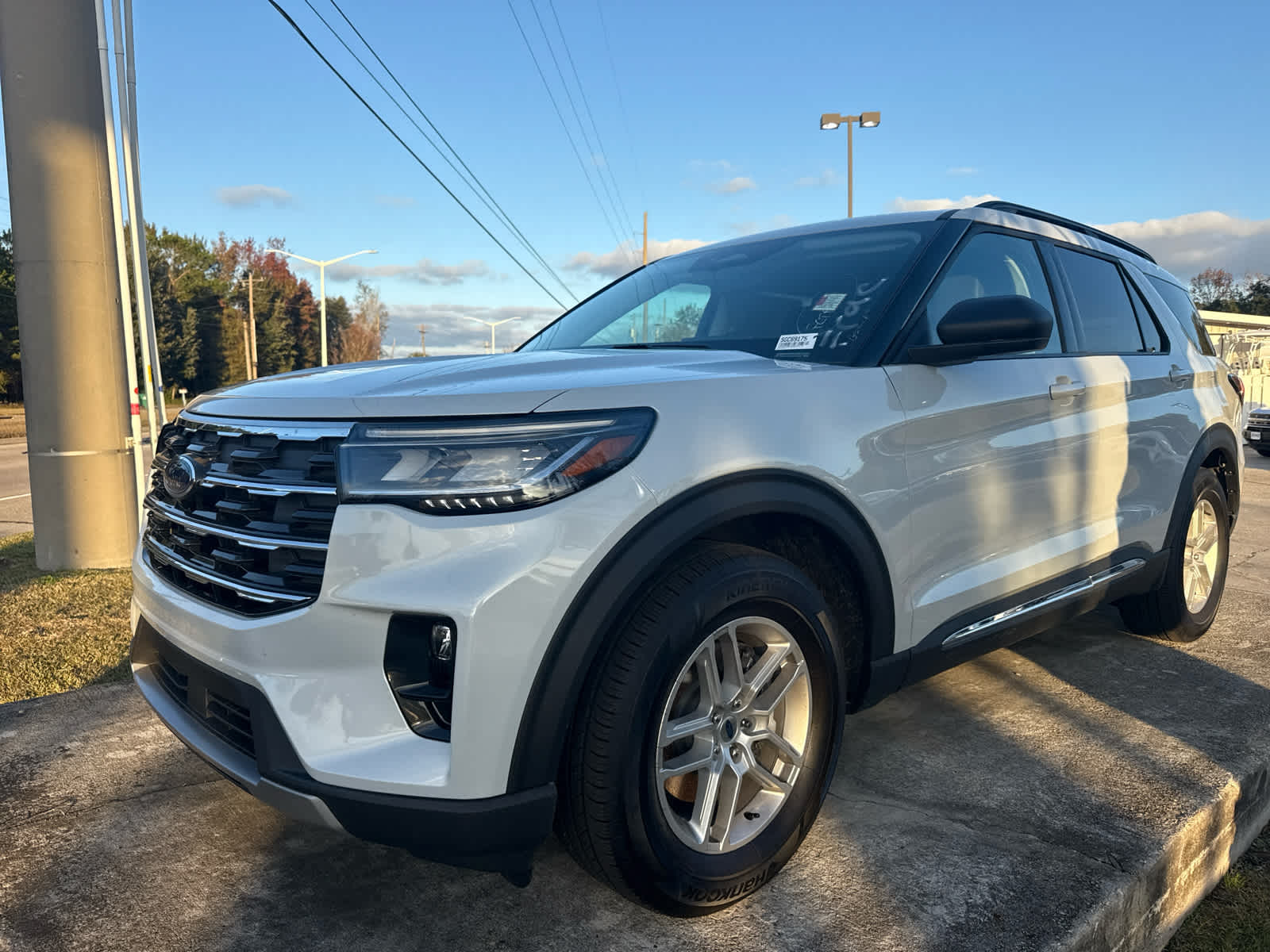 2025 Ford Explorer Active's photo