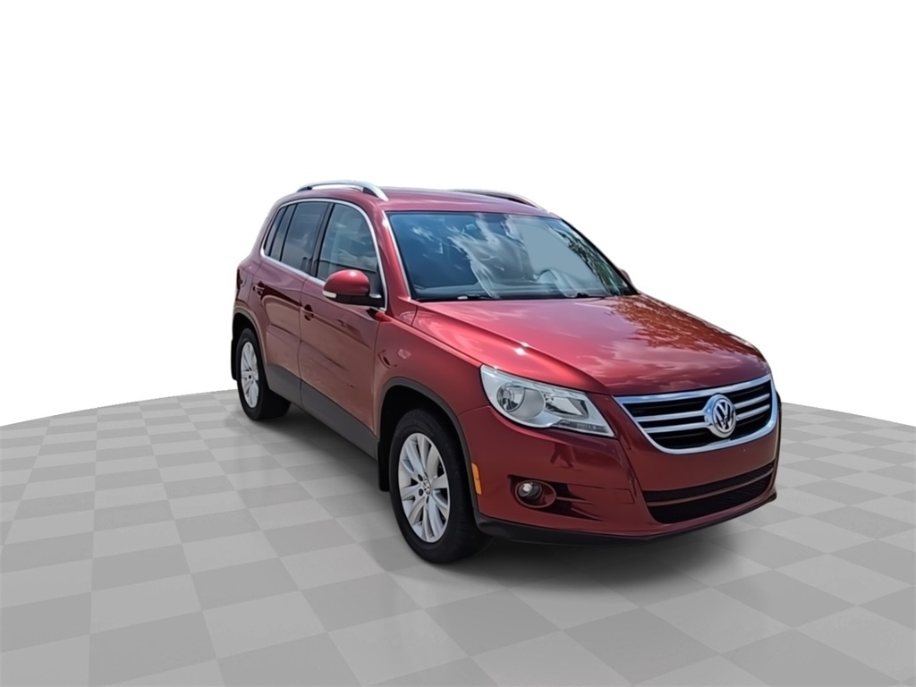 Used 2010 Volkswagen Tiguan SE with VIN WVGAV7AXXAW501157 for sale in West Allis, WI