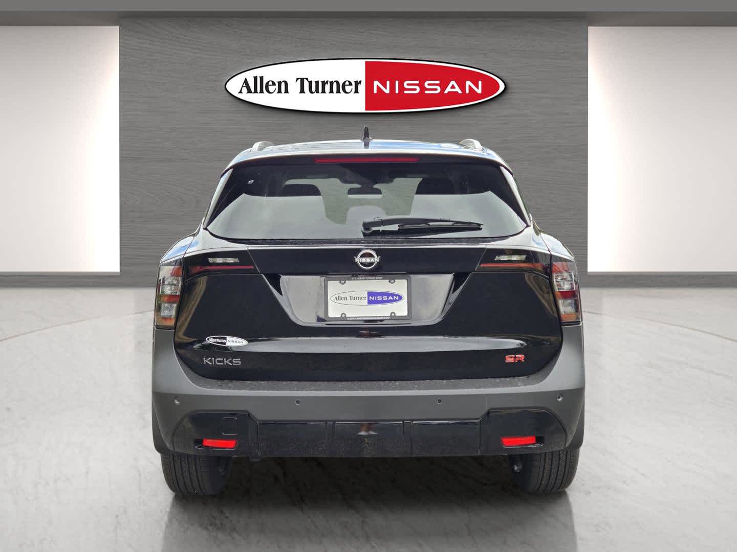 2025 Nissan Kicks SR photo 4