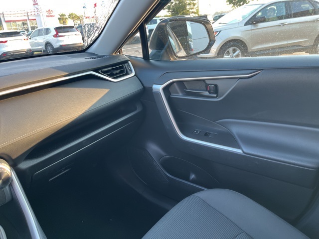 2023 Toyota RAV4 LE photo 27