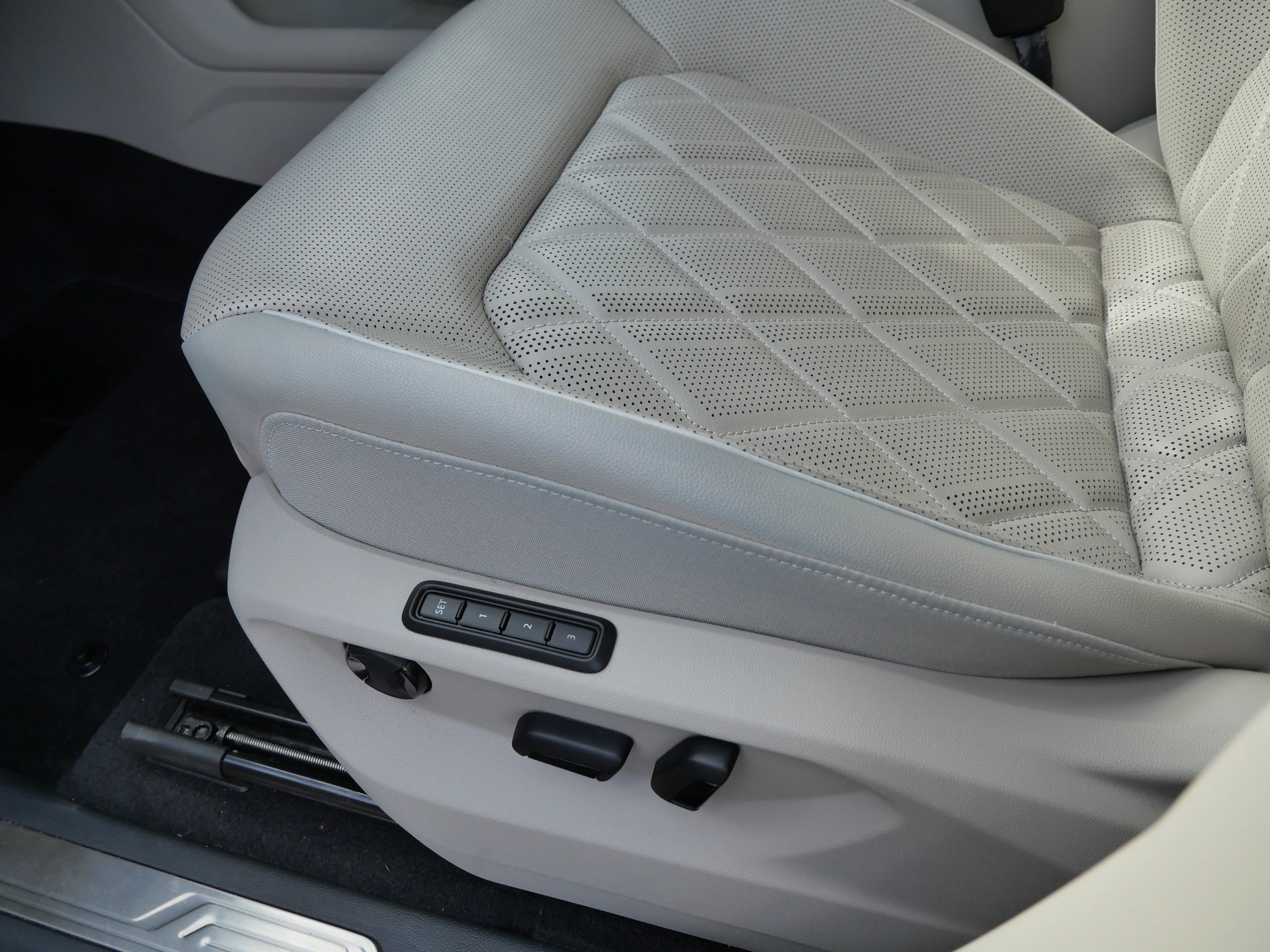 2024 Volkswagen Atlas SEL Premium R-Line photo 20