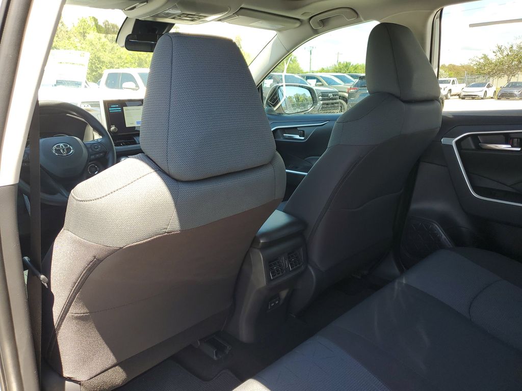 2025 Toyota RAV4 XLE photo 17