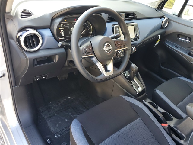 2025 Nissan Versa 1.6 SV photo 11