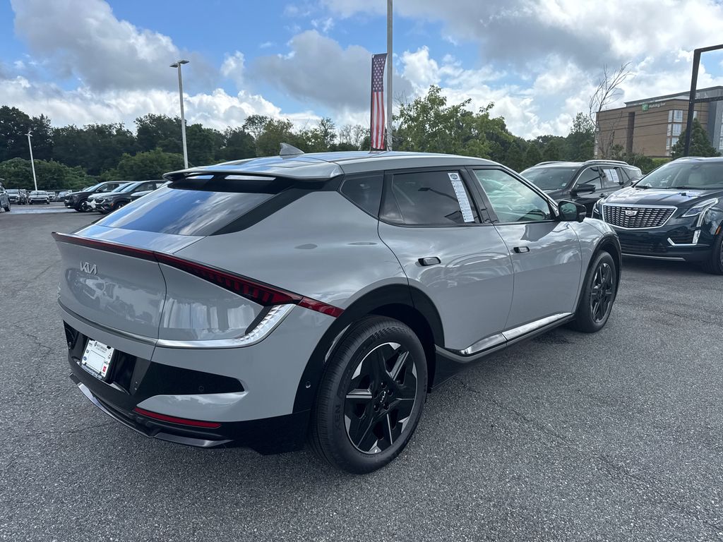 2025 Kia EV6 Wind photo 2