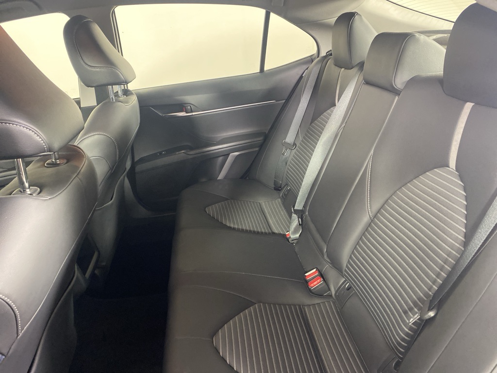 2018 Toyota Camry SE photo 16