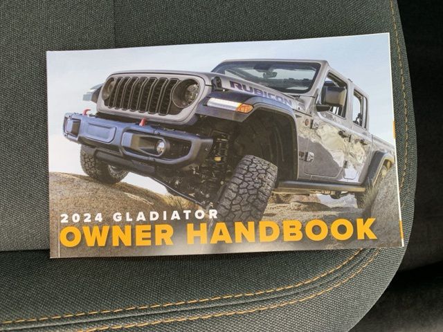 2024 Jeep Gladiator Sport photo 9