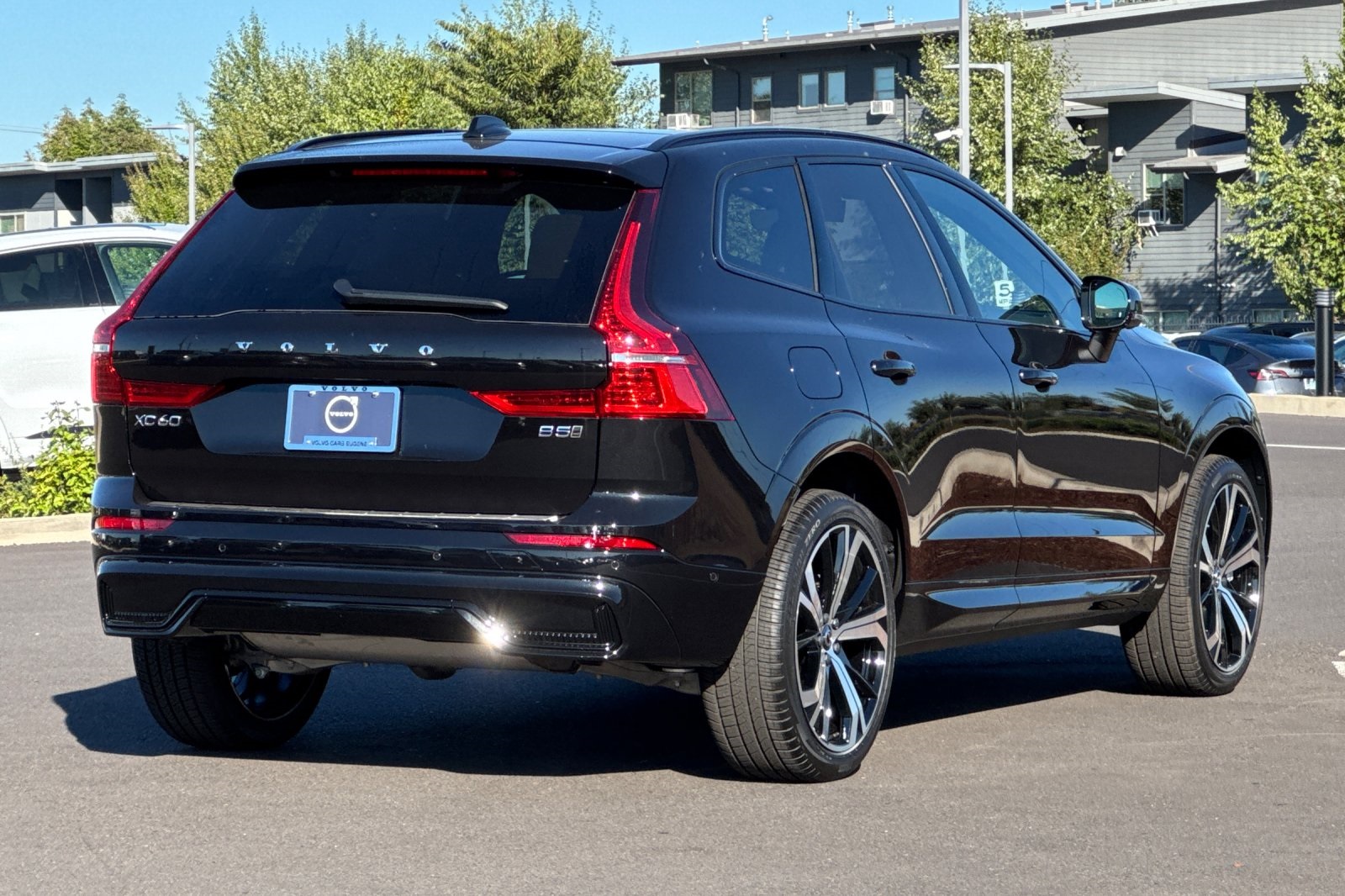 2025 Volvo XC60 photo 2