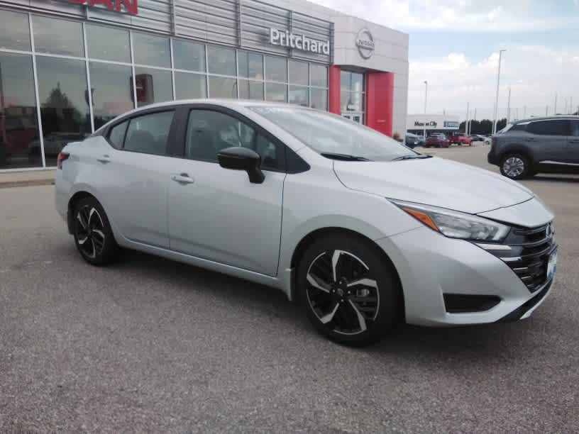 2025 Nissan Versa Sedan SR's photo